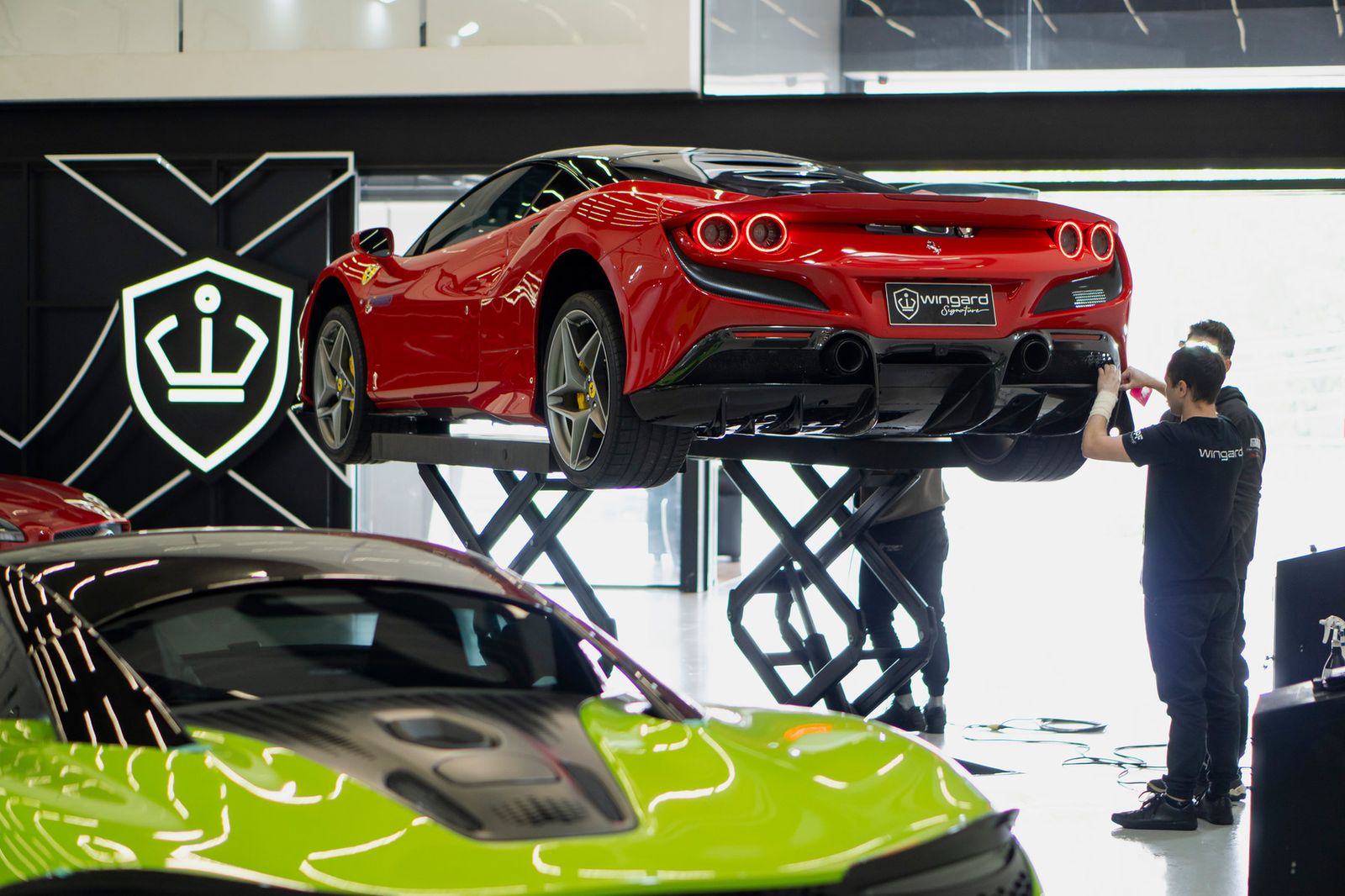Ferrari F8 Tributo: PPF completo + proteção de para-brisa